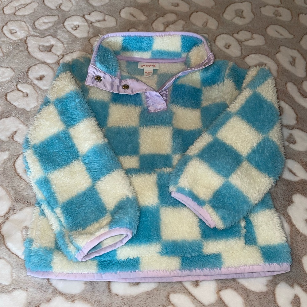 Fuzzy girl top (fall/winter)